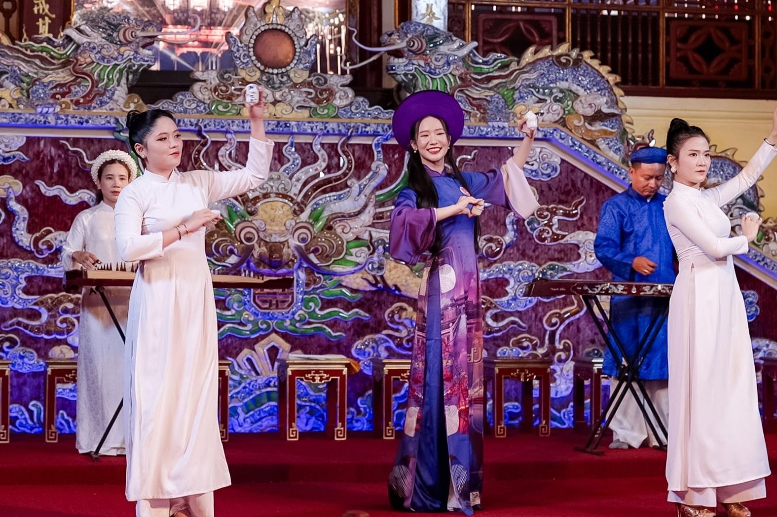 Nhã nhạc thường được trình diễn cùng những điệu múa cung đình  