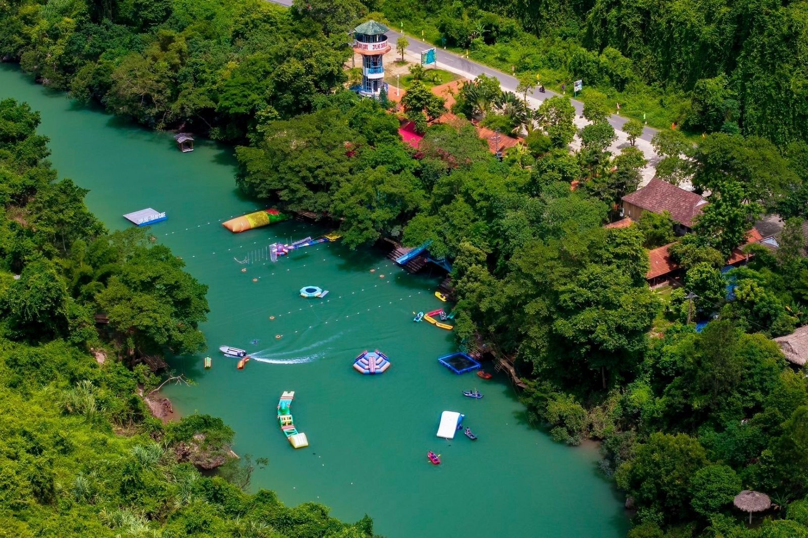 Nhiều điểm du lịch nổi tiếng  