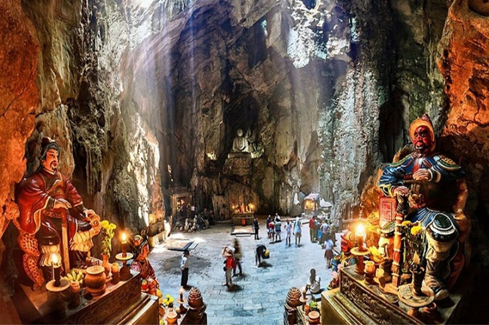 Những hang động tự nhiên mang vẻ huyền bí  