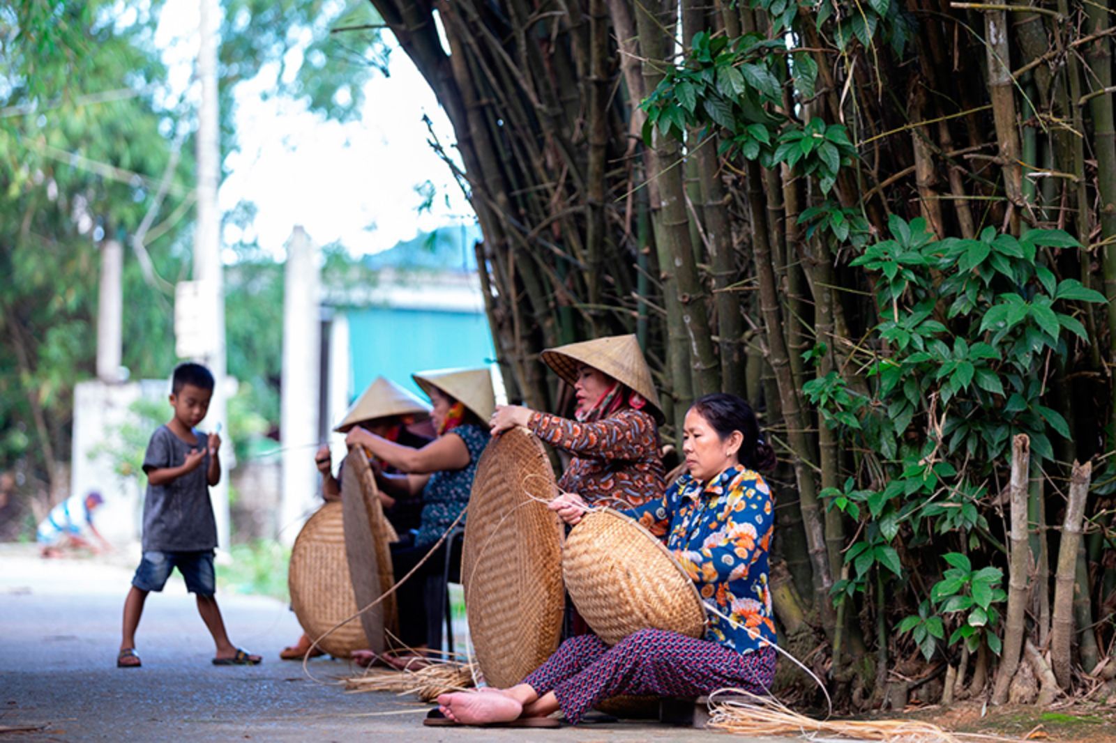 Những sản phẩm tinh xảo từ đôi bàn tay khéo léo của người dân nơi đây