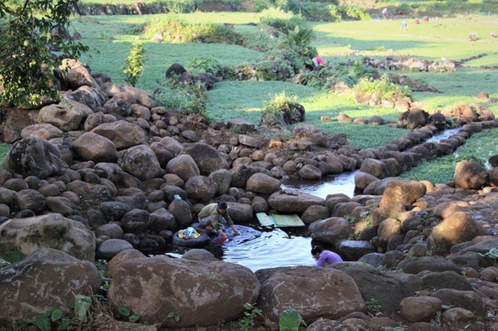 Những viên đá xếp chồng lên nhau 