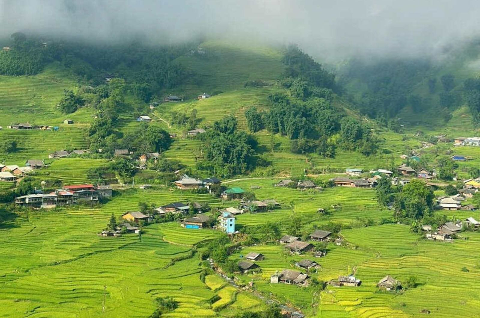 Nổi bật với nhà sàn và ruộng bậc thang