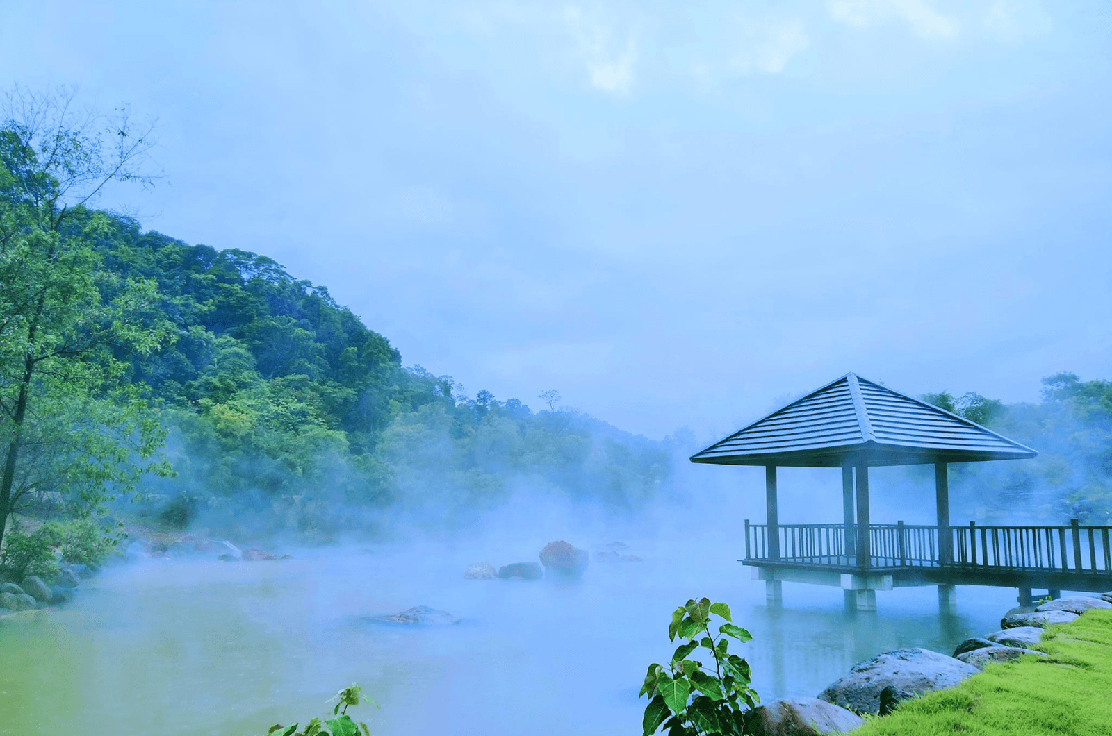 Nơi đây sở hữu thành phần khoáng chất quý hiếm và nhiệt độ cao kỷ lục