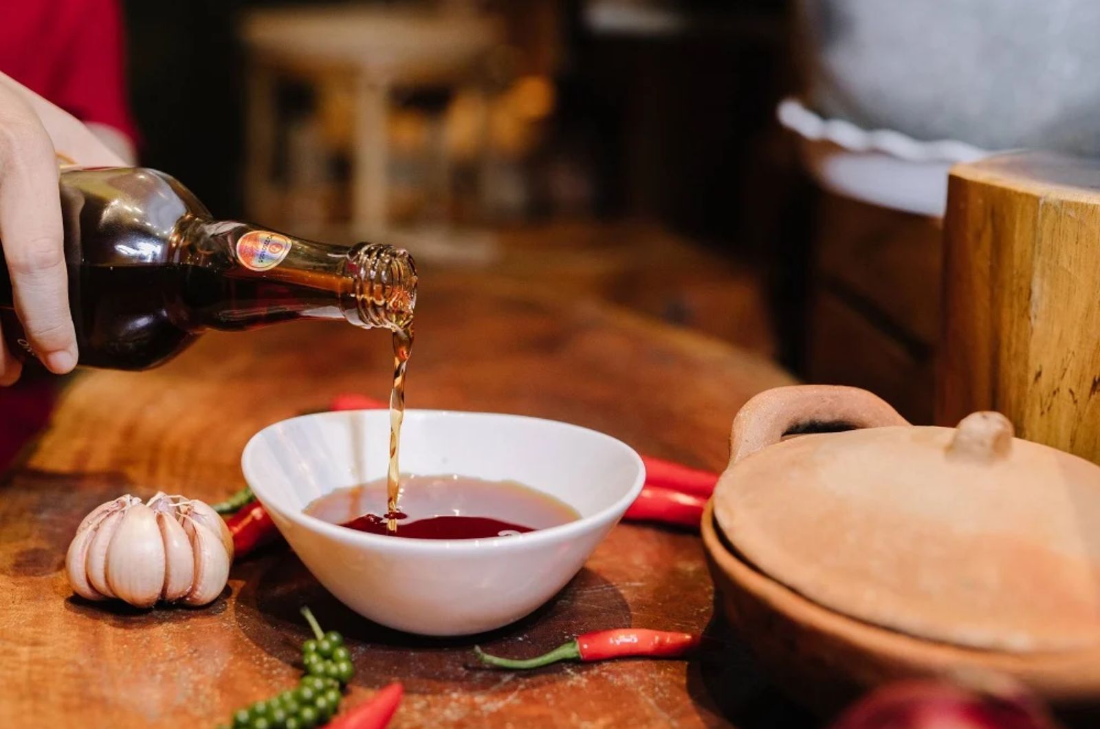 Nước mắm Phú Quốc được làm từ cá cơm nguyên chất 