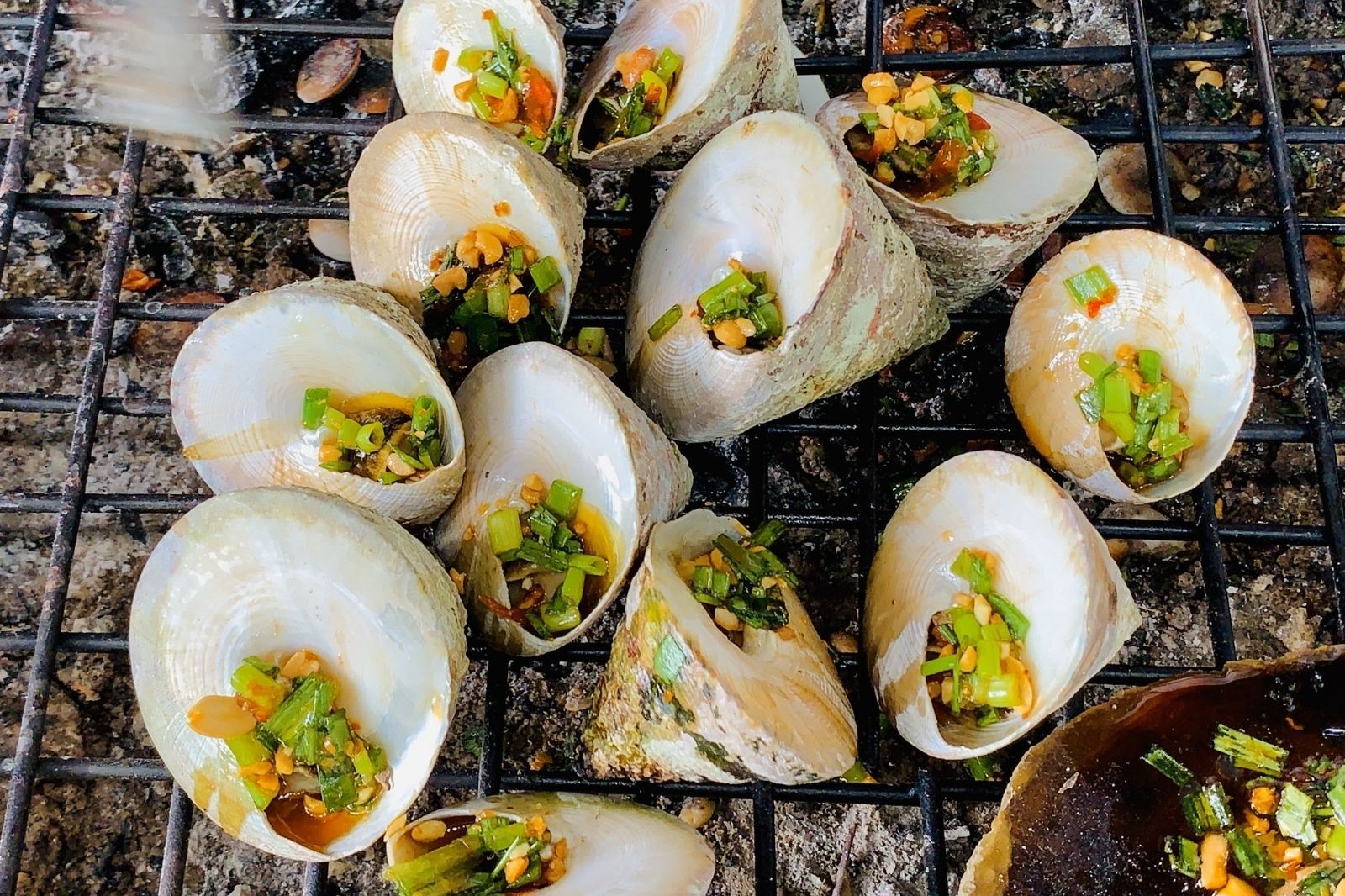 Ốc vú nàng nướng mỡ hành 