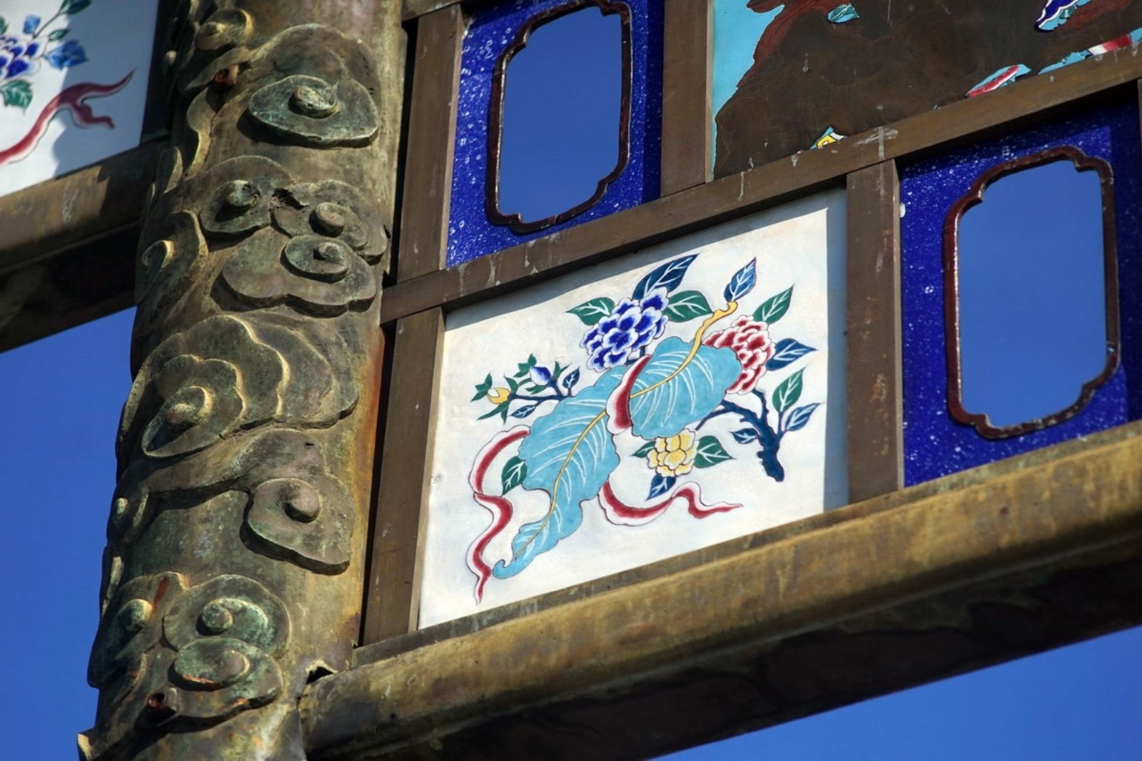 Pháp lam Huế có những đặc trưng riêng 