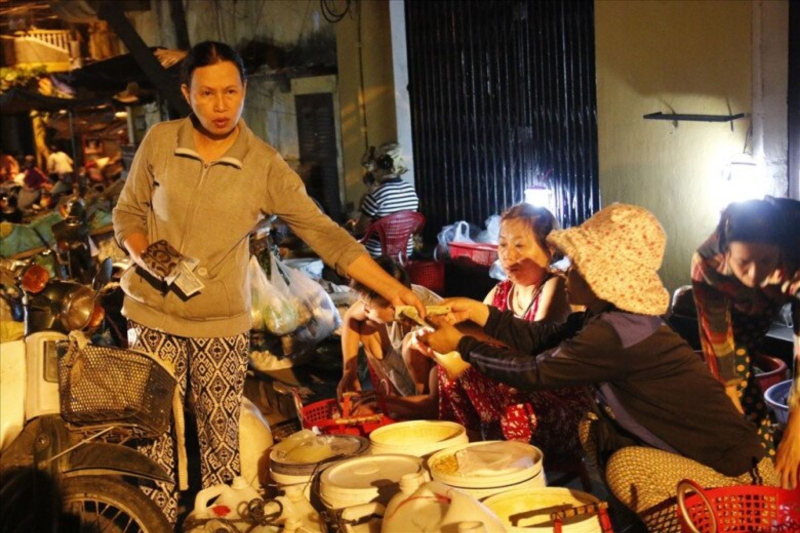 Phiên chợ đặc biệt chỉ có phụ nữ 