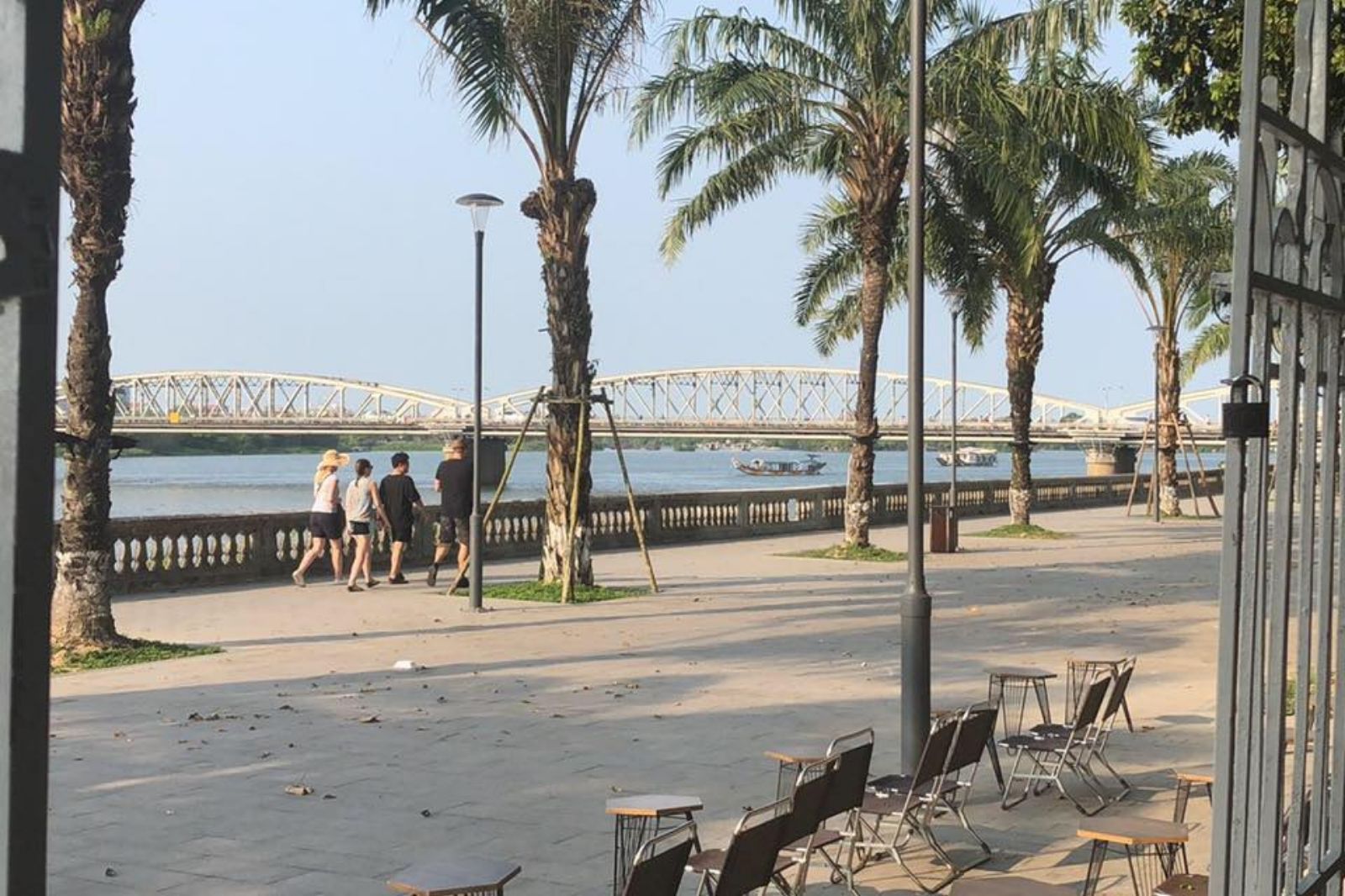 Phố đi bộ Nguyễn Đình Chiểu gần ngay cạnh cầu Trường Tiền