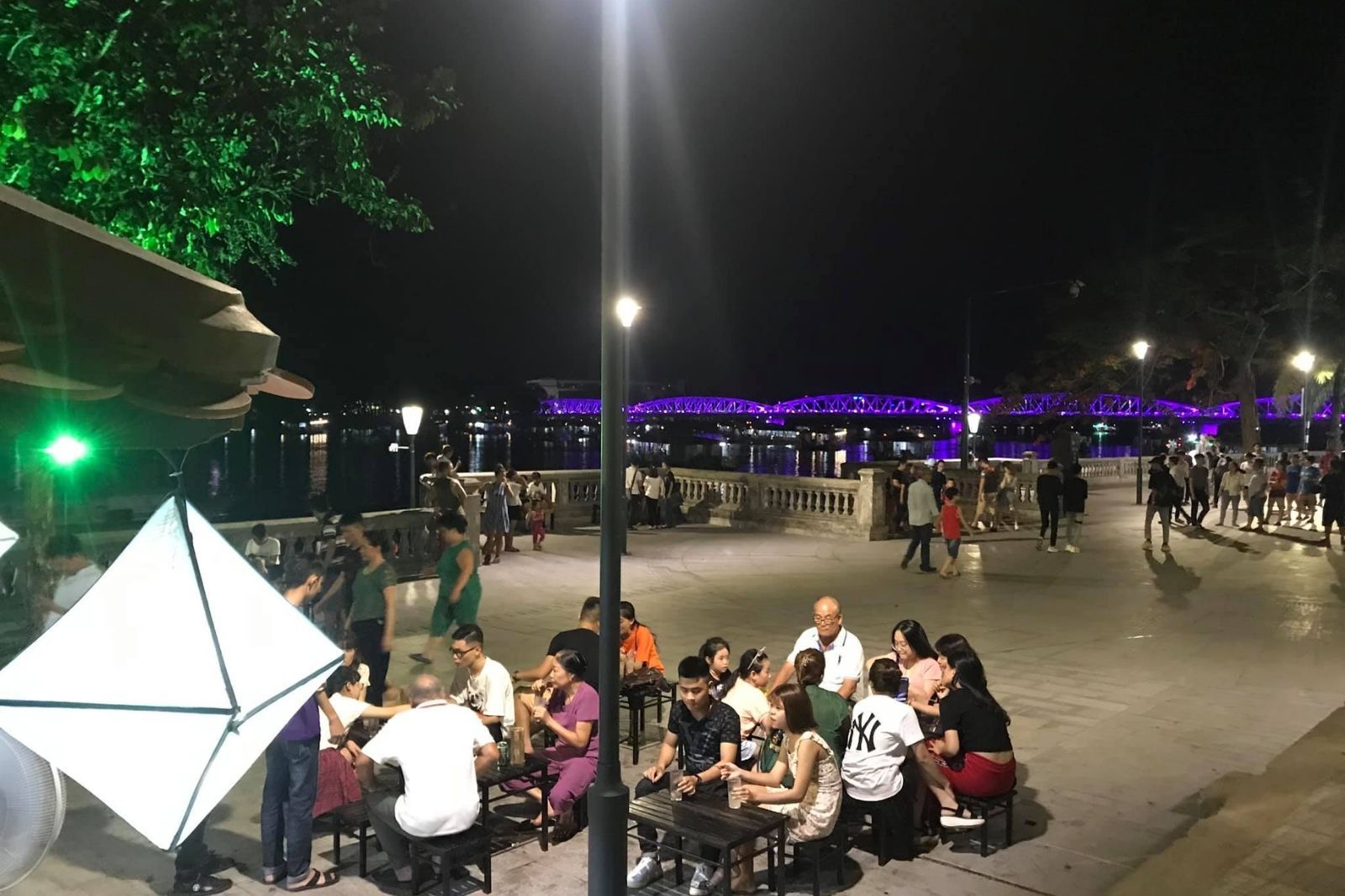 Phố đi bộ Nguyễn ĐÌnh Chiểu nhộn nhịp về đêm