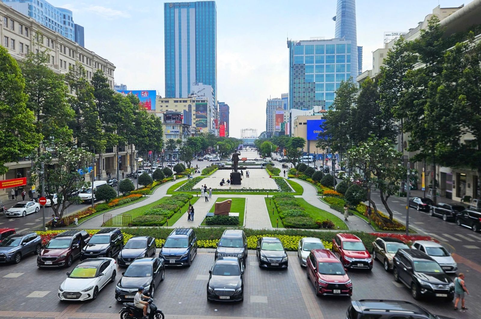 Phố đi bộ Nguyễn Huệ