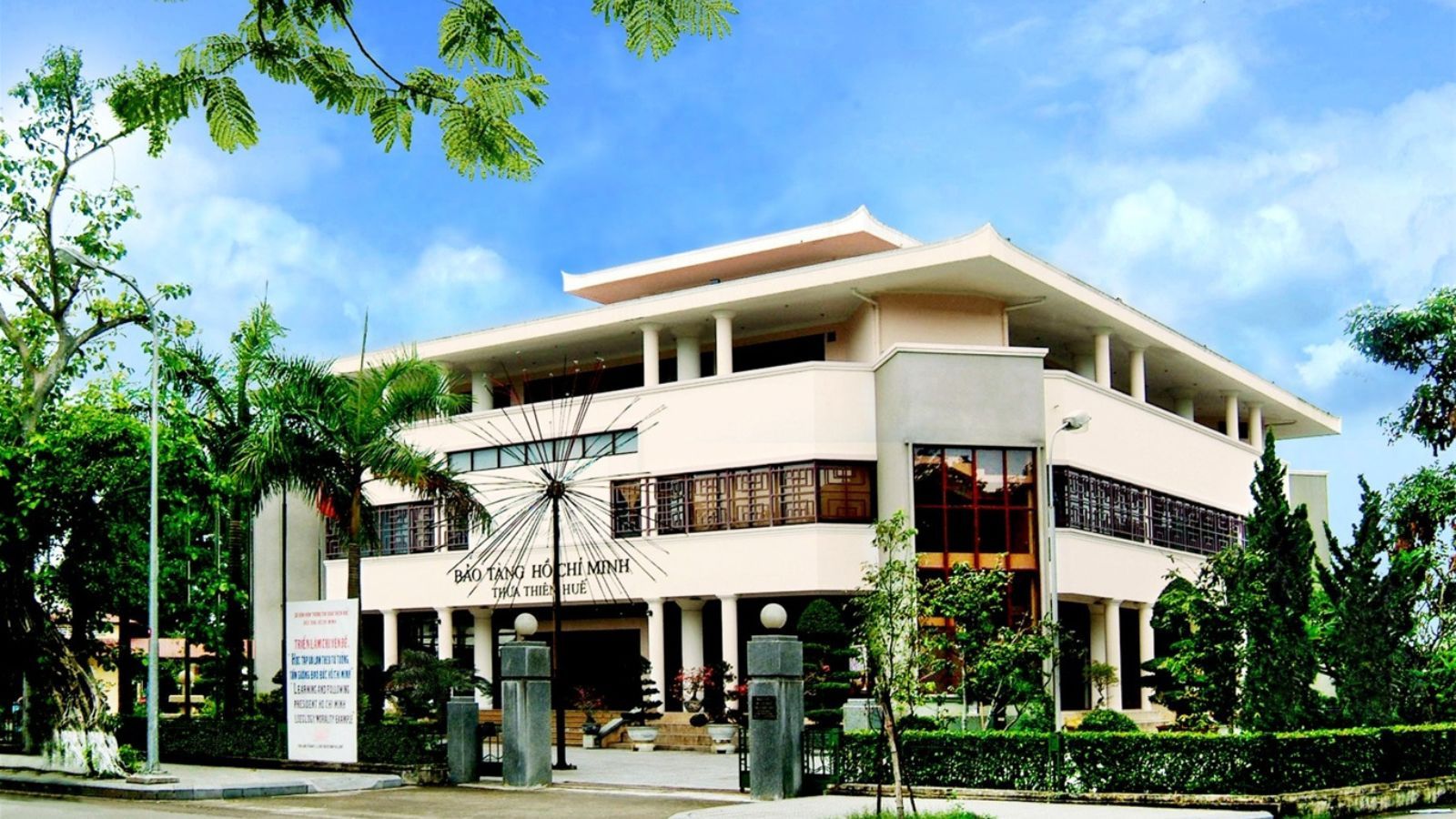 ¡El edificio del Museo de Ho Chi Minh en Hue luce espléndido!