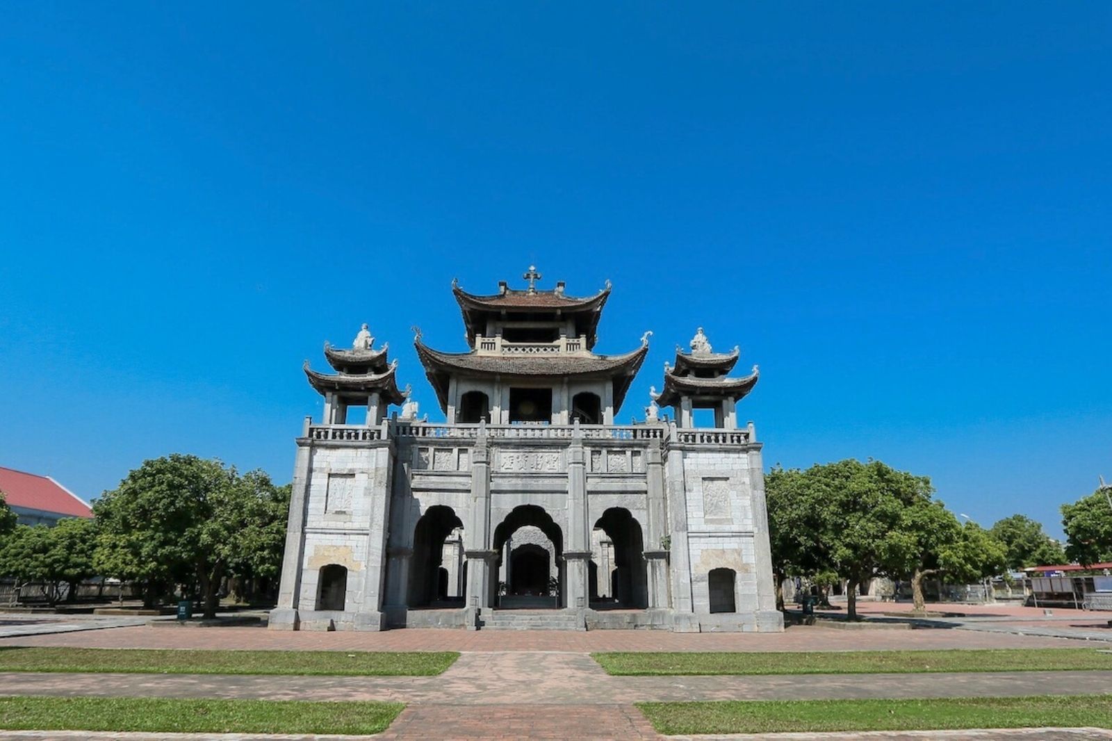 Phương Đình trong nhà thờ Phát Diệm