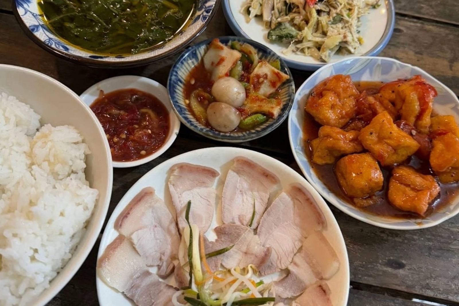 Quán cơm Huế o Én