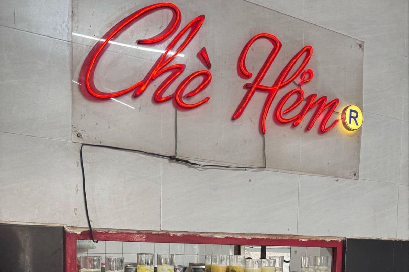 Quán nằm ở đường Hùng Vương - Huế