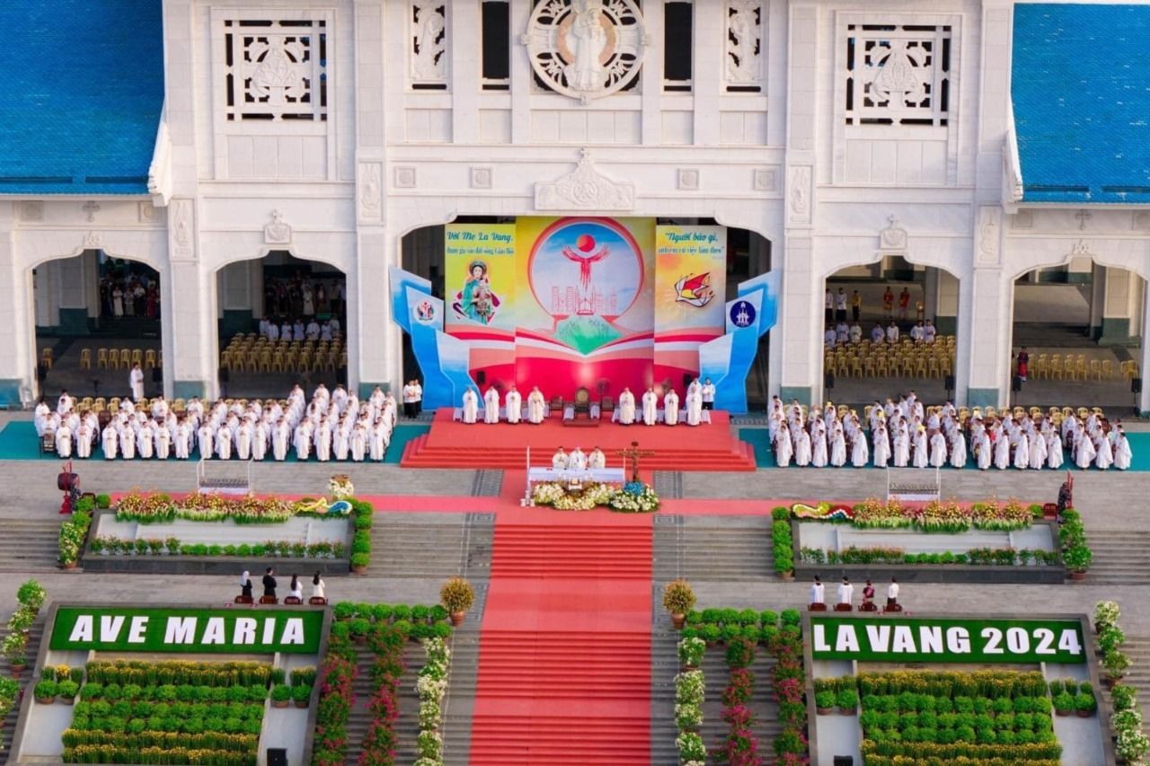 Quảng trường là nơi diễn ra các nghi lễ ngoài trời