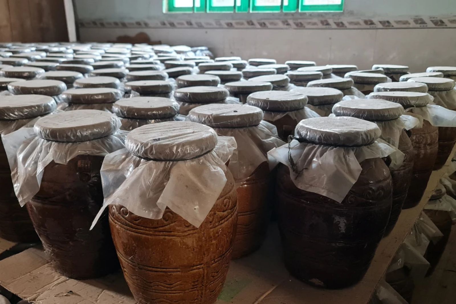 Rượu cần được ủ theo phương pháp truyền thống