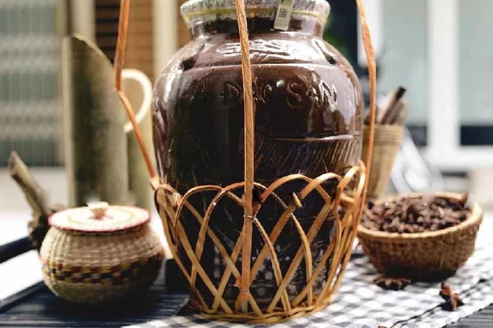 Rượu cần Nho Quan được ủ hoàn toàn bằng phương pháp thủ công  