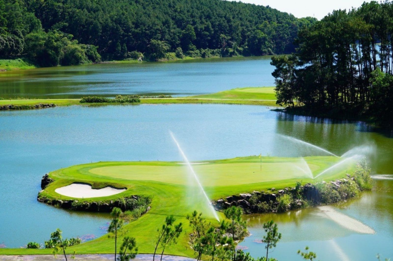 Sân golf Tràng An có 2 loại sân chính 