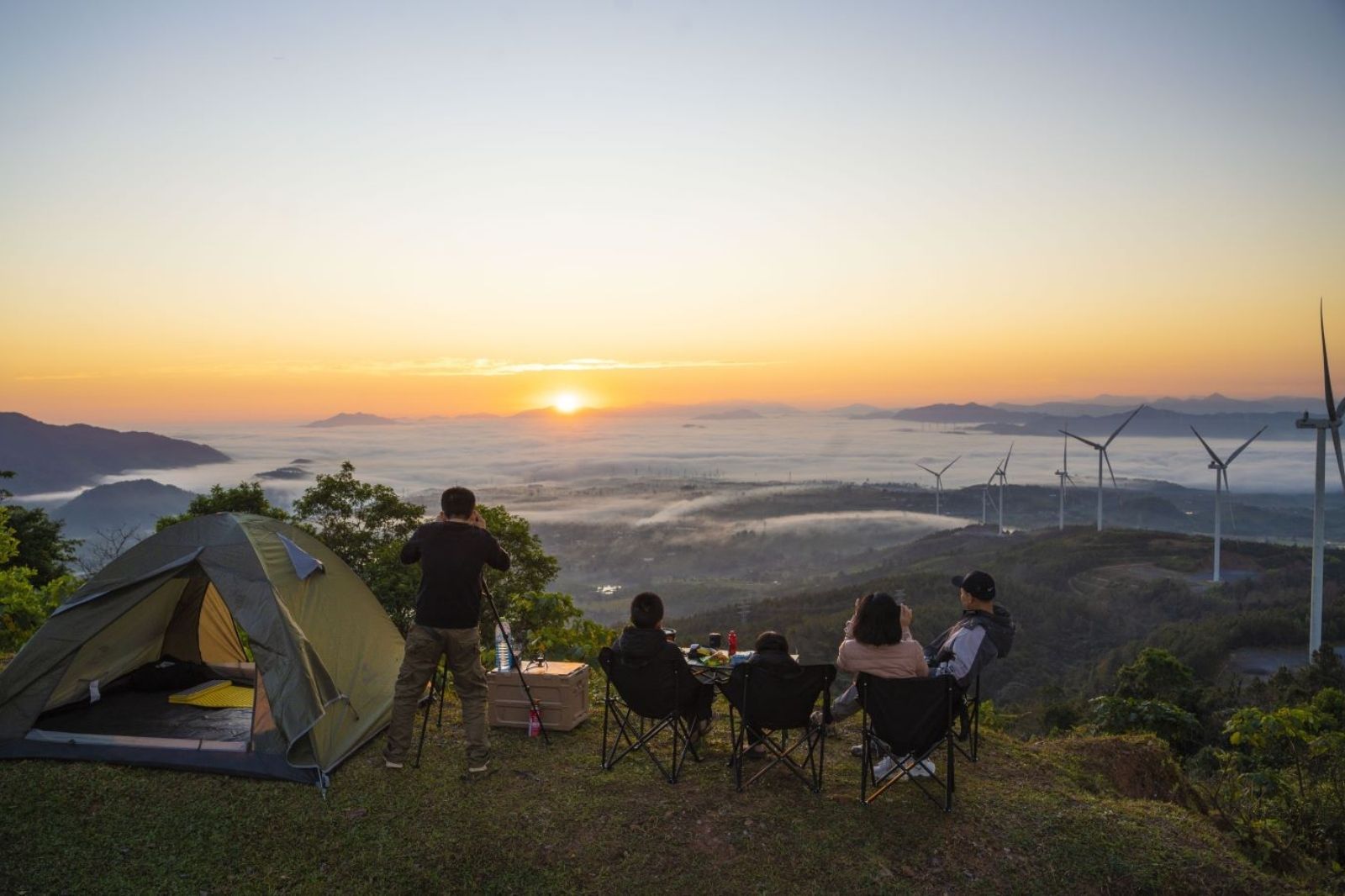 Khe Sanh thu hút người trẻ bởi những ngọn đồi phủ kín mây