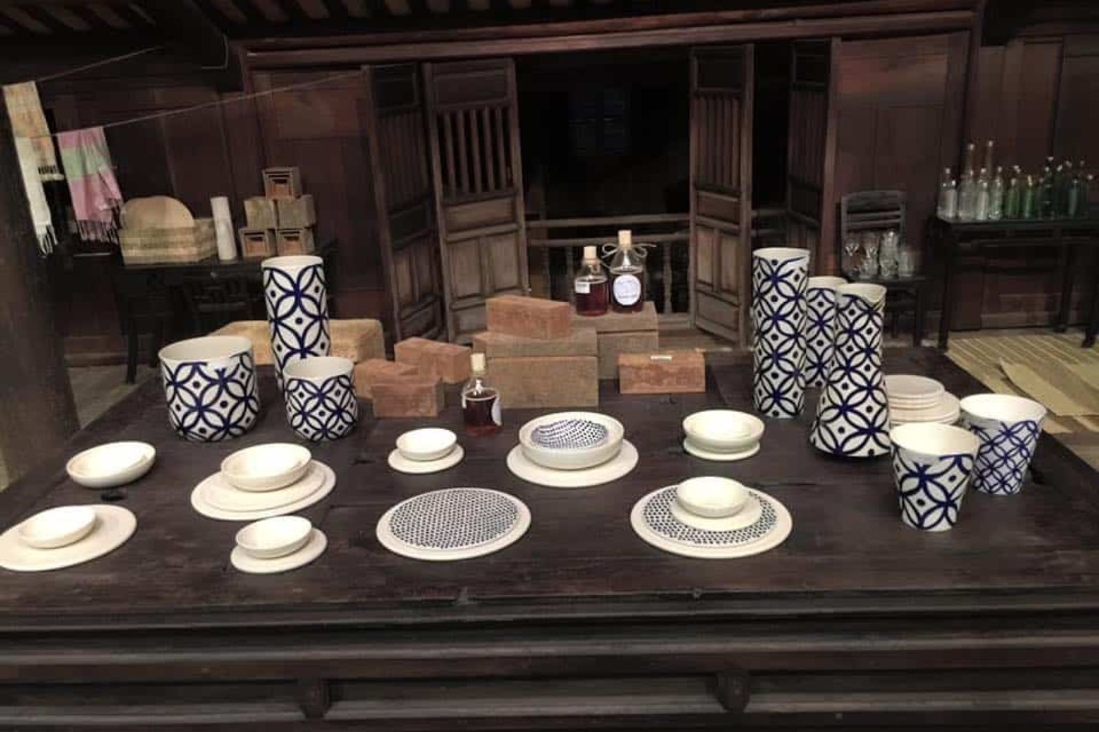 Sản phẩm gốm Bát Tràng ở nhà cổ Phi Yến  