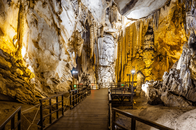 Tour khám phá động thiên đường