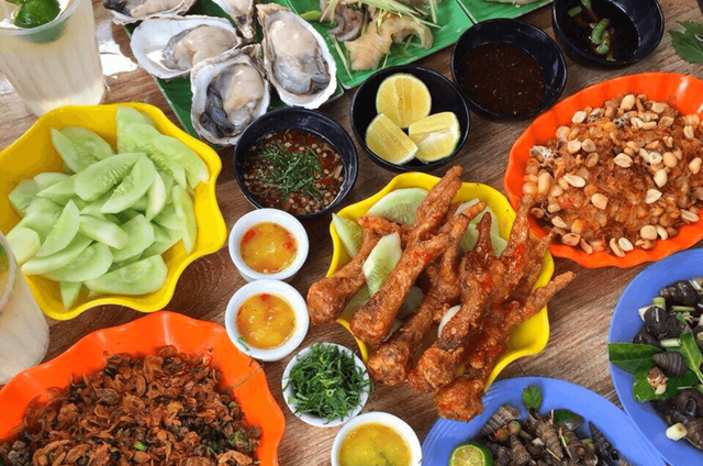 Ẩm thực đêm Đồng Hới đánh thức mọi giác quan
