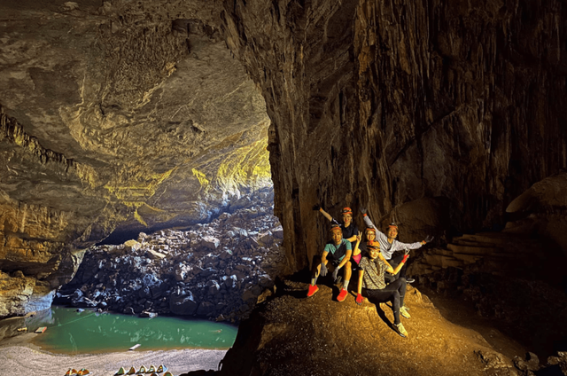 Hành trình trekking Hang Én
