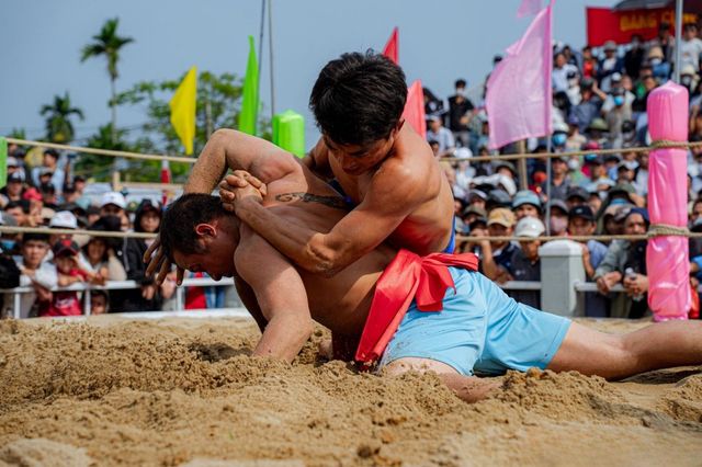 Lễ hội vật làng Sình Huế