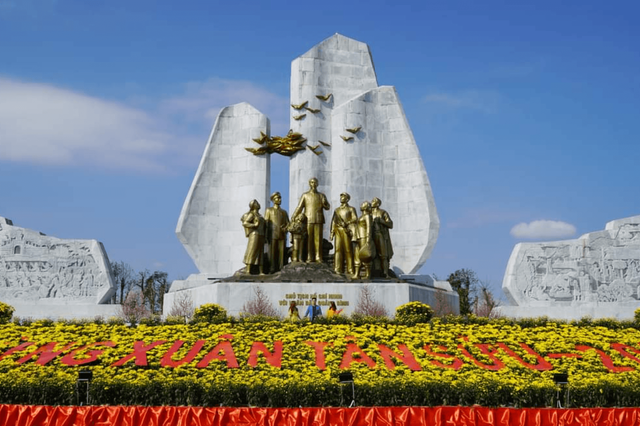 Quảng trường Hồ Chí Minh - Quảng Bình