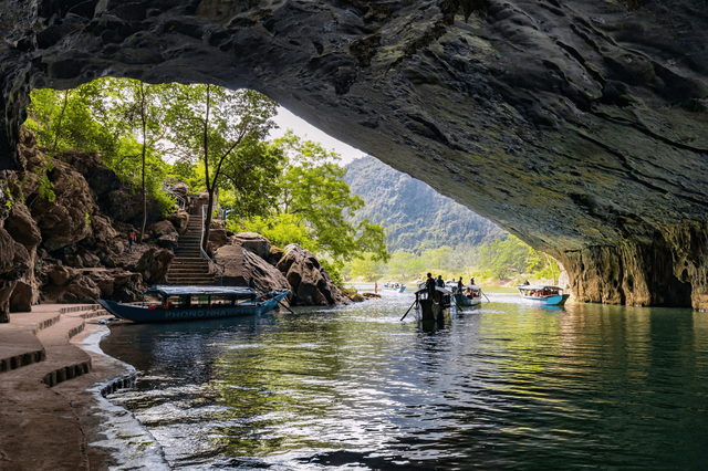 Bên trong Động Phong Nha
