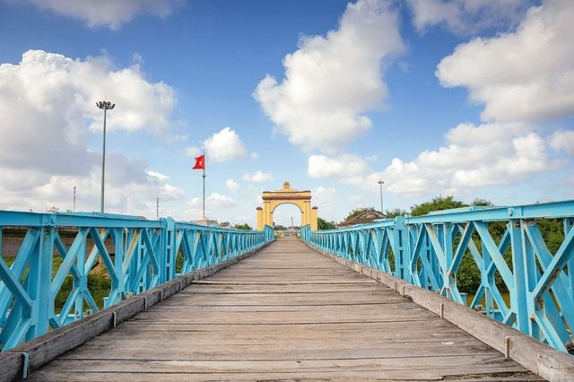 Cầu Hiền Lương do ai xây dựng 