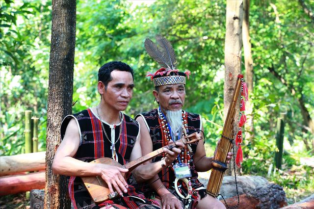 Làng văn hóa Cơ Tu