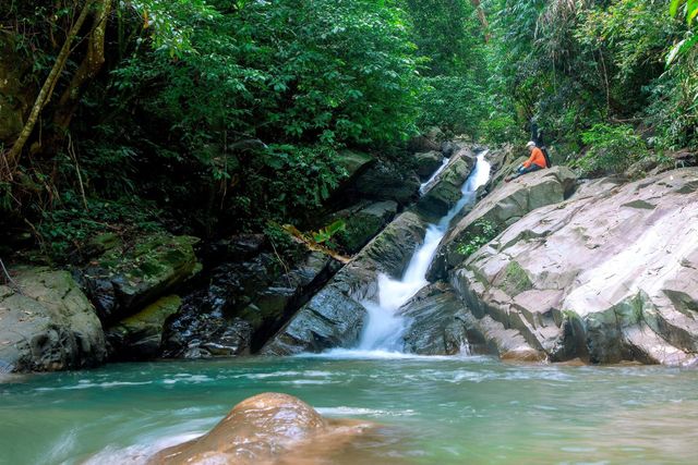 Động Châu - Khe nước trong