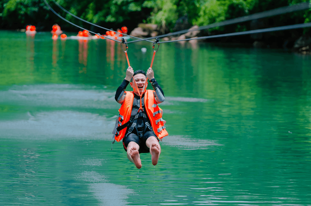 Đu zipline tại thung lũng Hava
