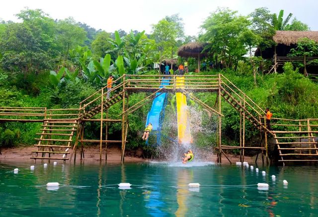 Trải nghiệm cầu trượt và các trò chơi dưới nước ở Thung lũng Hava