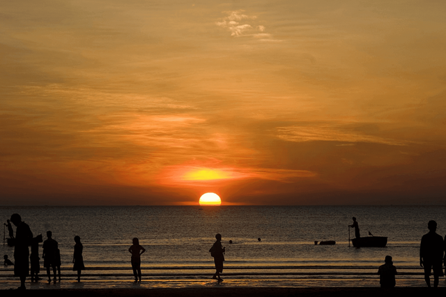 Hoàng hôn biển Cửa Tùng 