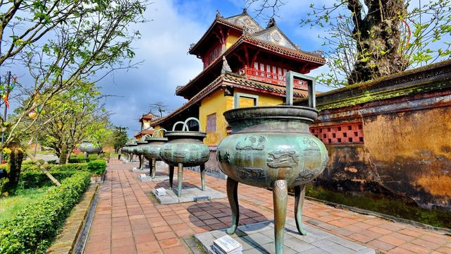 Khám Phá Nghệ Thuật Đúc Đồng Độc Đáo Tại Làng Nghề Phường Đúc Huế