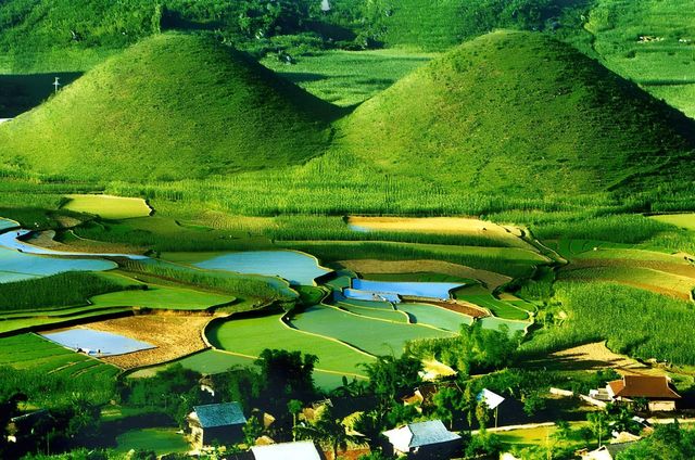 Núi đôi Quản Bạ 