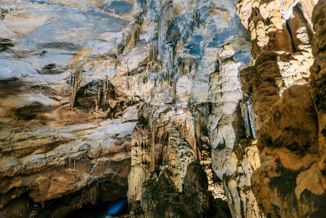 Trong lòng Động Phong Nha