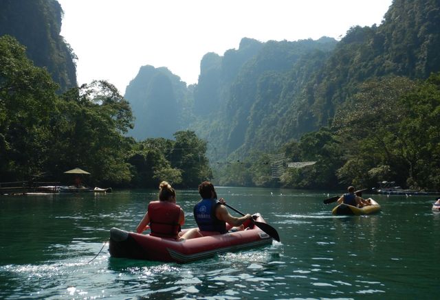 Chèo thuyền kayak trên Sông Chày
