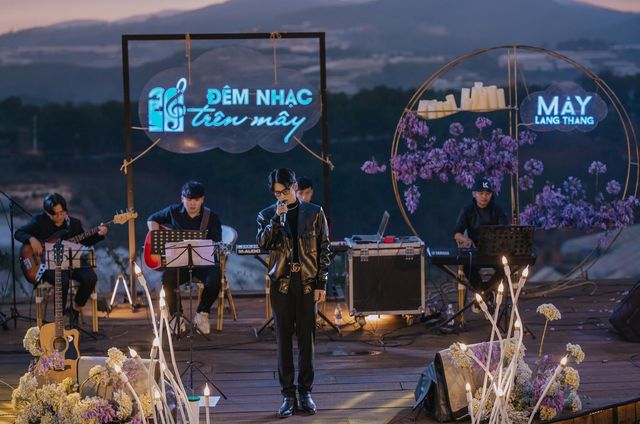 Thưởng thức đêm nhạc 
