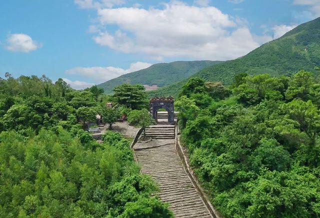 Cổng trời ở Hoành Sơn Quan