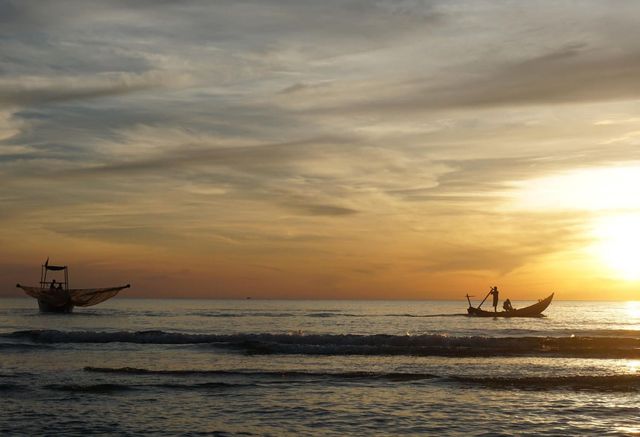 Bình minh ở biển Nhật Lệ