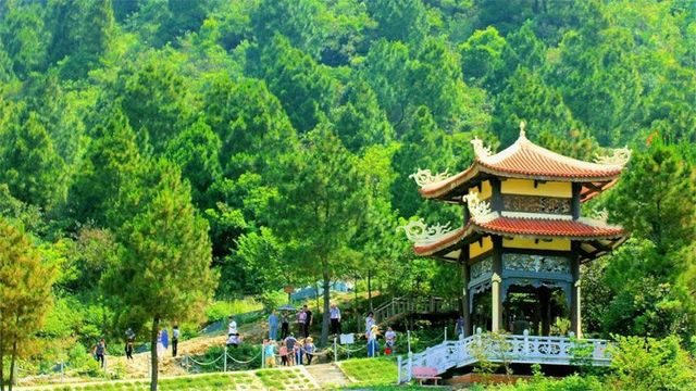 Tour du lịch tâm linh Quảng Bình nổi bật với những địa điểm nào?