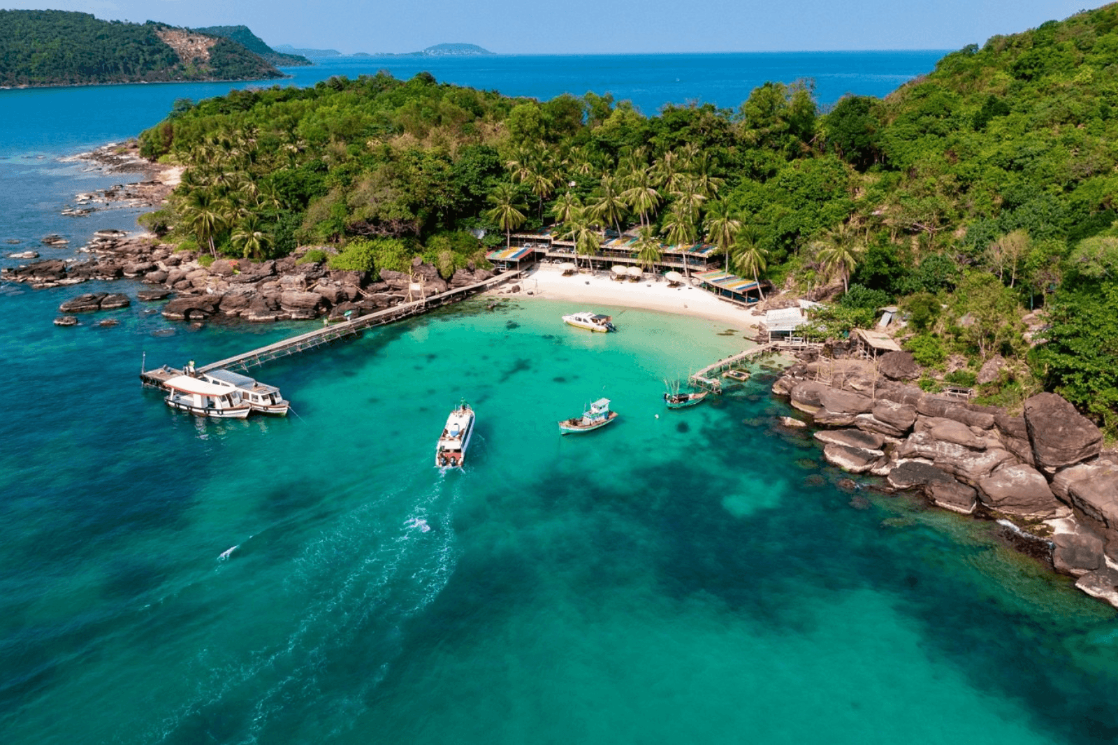 So với Phú Quốc thì giá tour du lịch Quảng Bình thường rẻ hơn