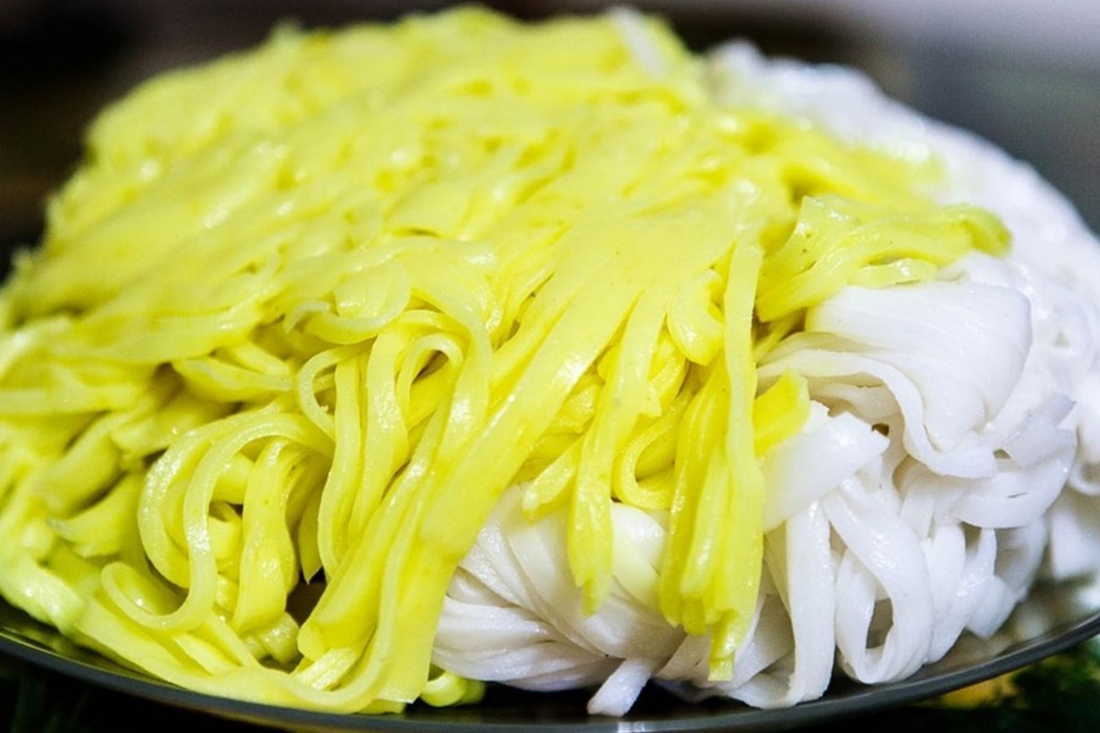 Sợi mì Quảng được làm từ bột gạo