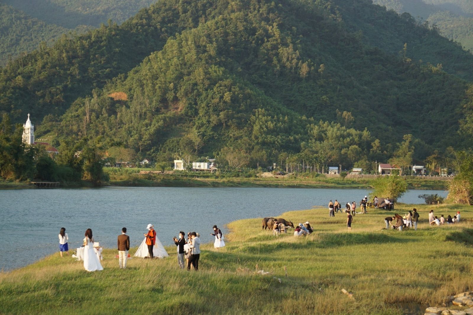 Sông Cu Đê chạy ngang Hòa Bắc