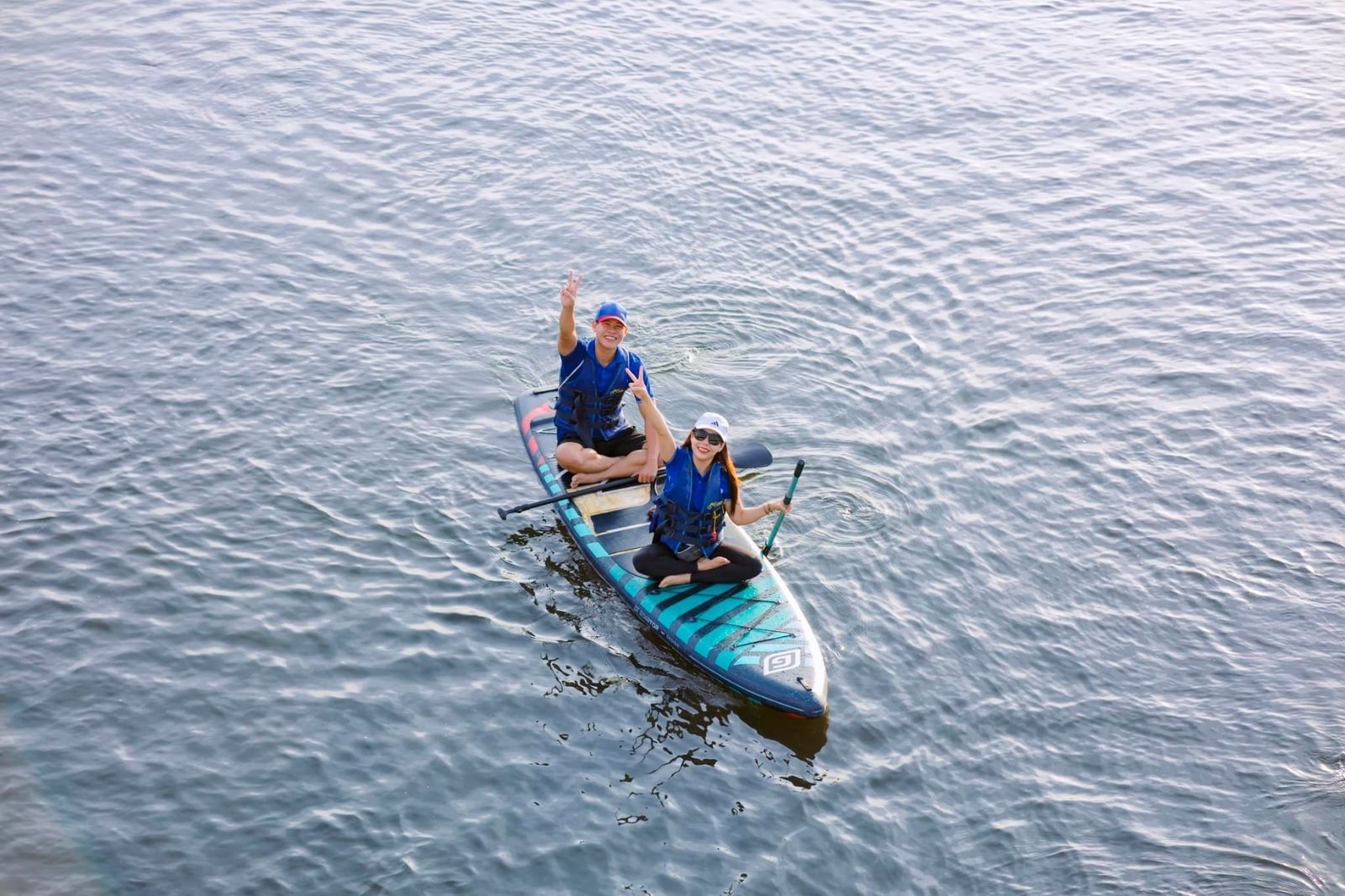 Sông Hương có dòng nước êm và nhiều cảnh đẹp