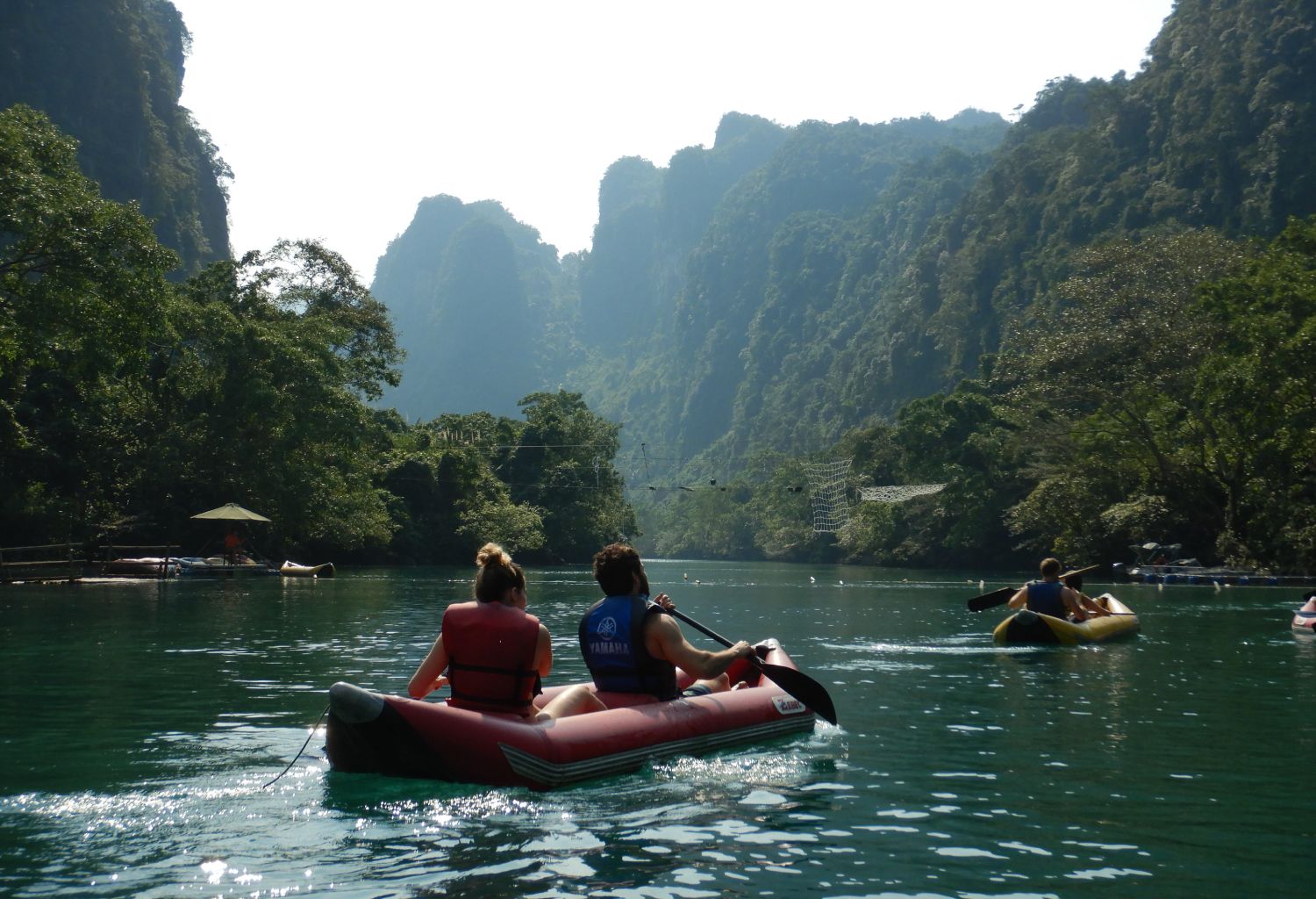 Chèo thuyền kayak trên Sông Chày