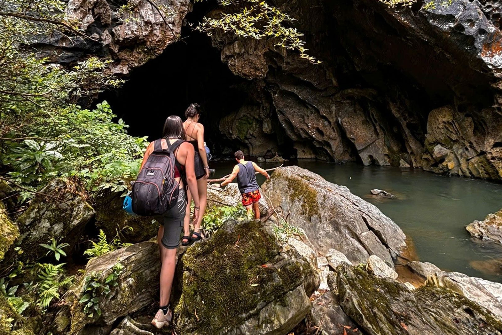 Cân nhắc sức khỏe khi tham gia tour Hang Rục Mòn